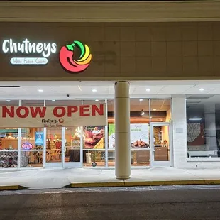 the front of a restaurant at night