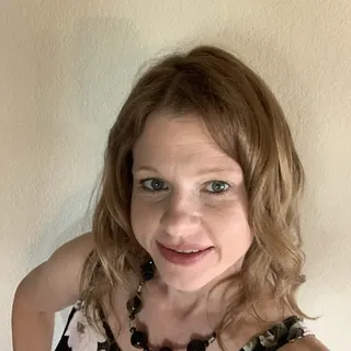 Lindsey R.