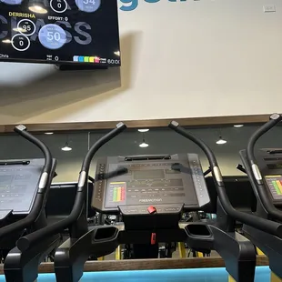 Team training treadmill (goes up to 30% incline!!!)