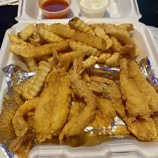 Six piece fried shrimp and fries.