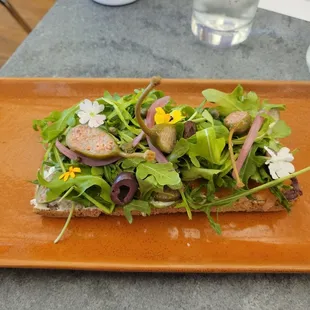 Smoked salmon tartine