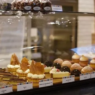 Dessert case