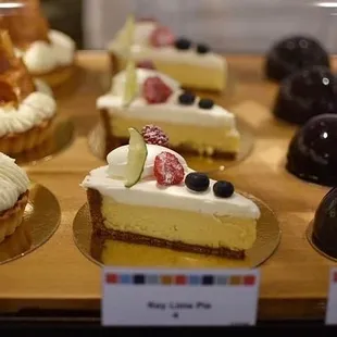 Dessert case
