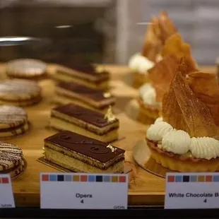 Dessert case
