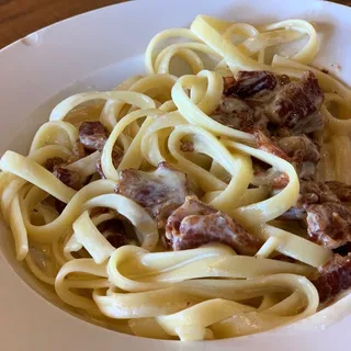 Rigatoni Alfredo with Bacon & Peas
