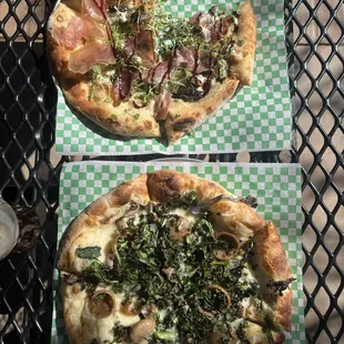 Top: fig and prosciutto pizza  Bottom: Bella pizza (kale and sausage) Fabulous fabulous fabulous pizza!!!!