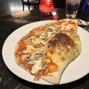 1/2 pizza 1/2 calzone