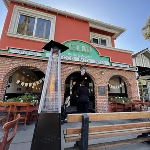 the outside of the restaurant