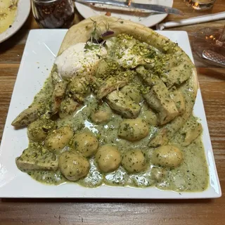 Nido Di Gnocchi Al Pesto