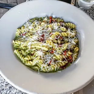 Spirelli Con Pollo E Pesto