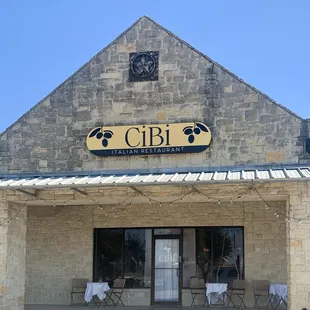 Front view of restaurant as seen from the curb.
