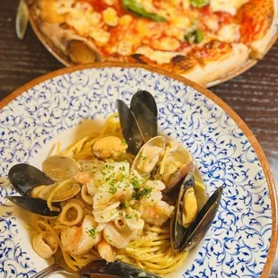 SEAFOOD SPAGHETTI MARGHERITA PIZZA