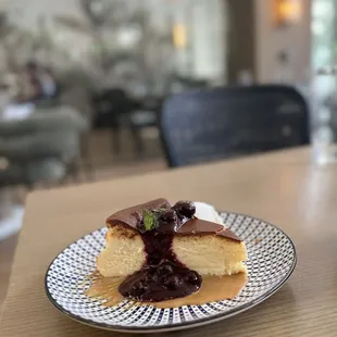 Cheesecake with gelato and caramel