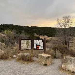 Map and view of the head of the trail