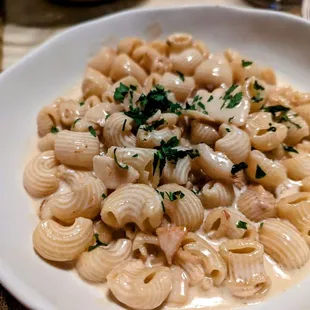 a white bowl of pasta