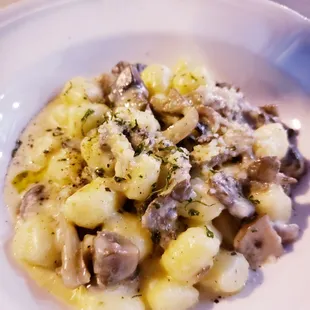 a plate of pasta with mushrooms