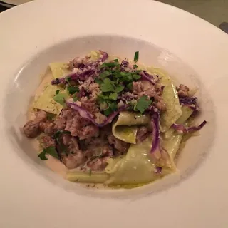 Pappardelle Verdi Con Salsiccia, Cavolo Rosso E Crema Di Gorgonzola