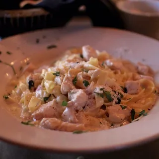 Fettuccine Alfredo con Pollo