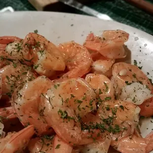 Boiled shrimp with garlic and lemon