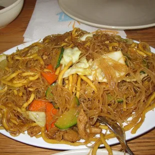 Cid&apos;s Ma Mon Luk&apos;s pancit