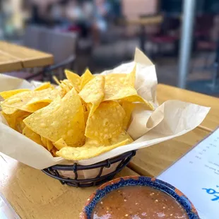 Complimentary tortilla chips were thin and crispy, salsa was great (08/2023)