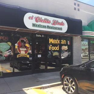 the front of a mexican restaurant