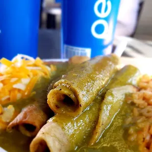 #4 combo (3) Taquitos, bean, and rice (5) Stars*****