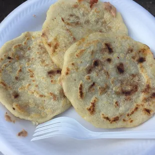 Pupusas de Revueltas!