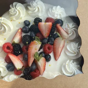 New York Cheesecake with fresh berries