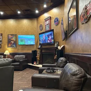 Diamond Crown Lounge