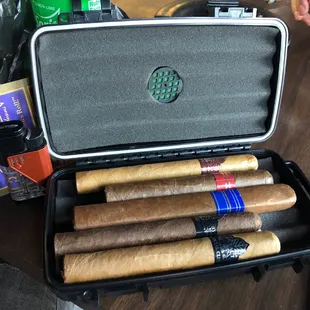 Traveler humidifier case and vector light with the five pack