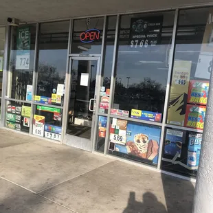 Front entrance to the smoke shop