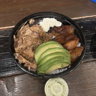 Pabellon bowl with avocado