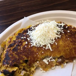 Cachapa with Venezuelan Chesee (Queso de Mano)