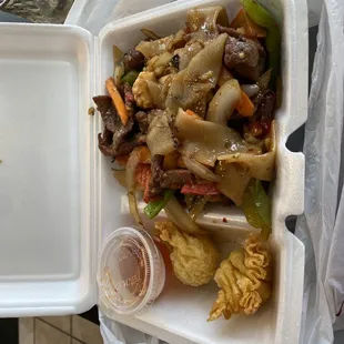 Lunch special drunken noodle with crab rangoons