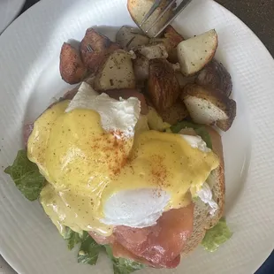 Salmon Benedict