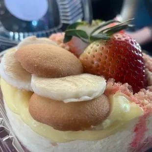 2-faced banana pudding and strawberry crunch cheesecake mmmmm!