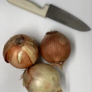 Onions and the knife.