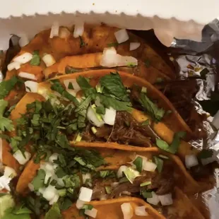 4 Tacos de Birria y consome