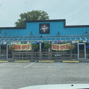 Met a friend there for lunch yesterday. The service was great. The fresh guacamole was amazing.