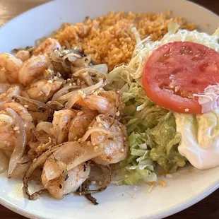 Layers of flavor! Simmered with butter, olive oil, and lots of garlic and onions: Shrimp Camarones al Mojo de Ajo @ #CincoDeMayo