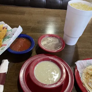 Excellent food. Very authentic taste. Chicken tacos. Queso and chips plus salsas. Fast and friendly, clean establishment with good prices.