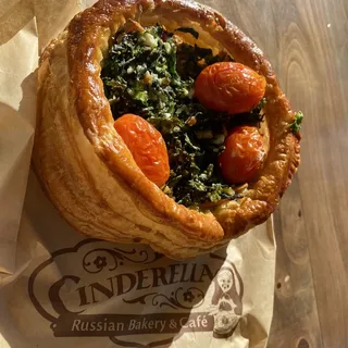 Kale Tomato Croissant
