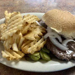 Steak Sandwich w/Waffle Fries