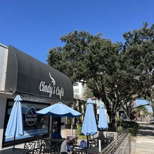 Outdoor seating on Orange Street