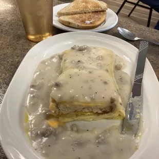 BISCUITS AND GRAVY OMELETTE! WHAT!
