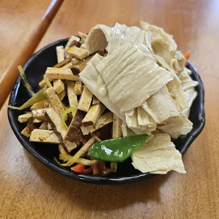 Spicy bean curd and soy sheet skins cold appetizers