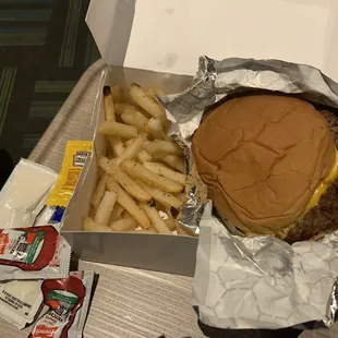 Cheeseburger and fries. I would not recommend.