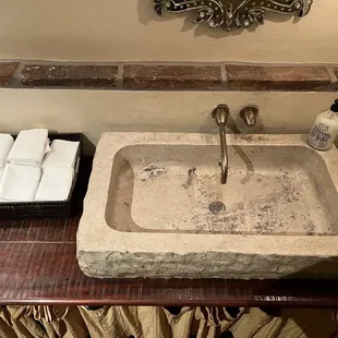 Restroom. You get towels to dry hands instead of napkins !