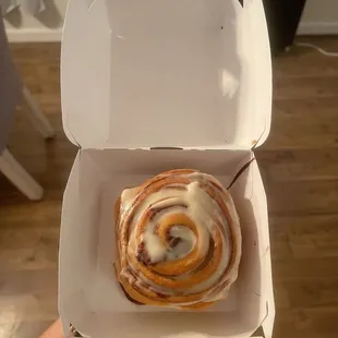 This is supposed fit the box lol and barely any frosting